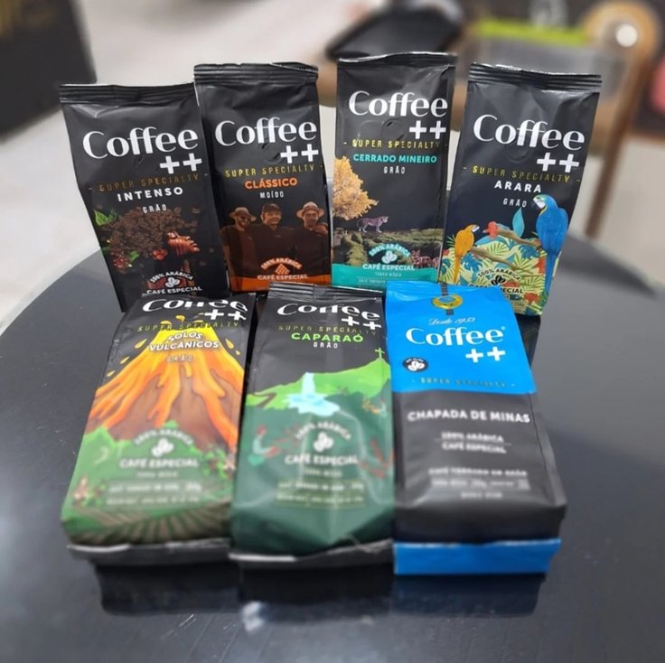 Pacotes de café especial Coffee++ em grão e moído